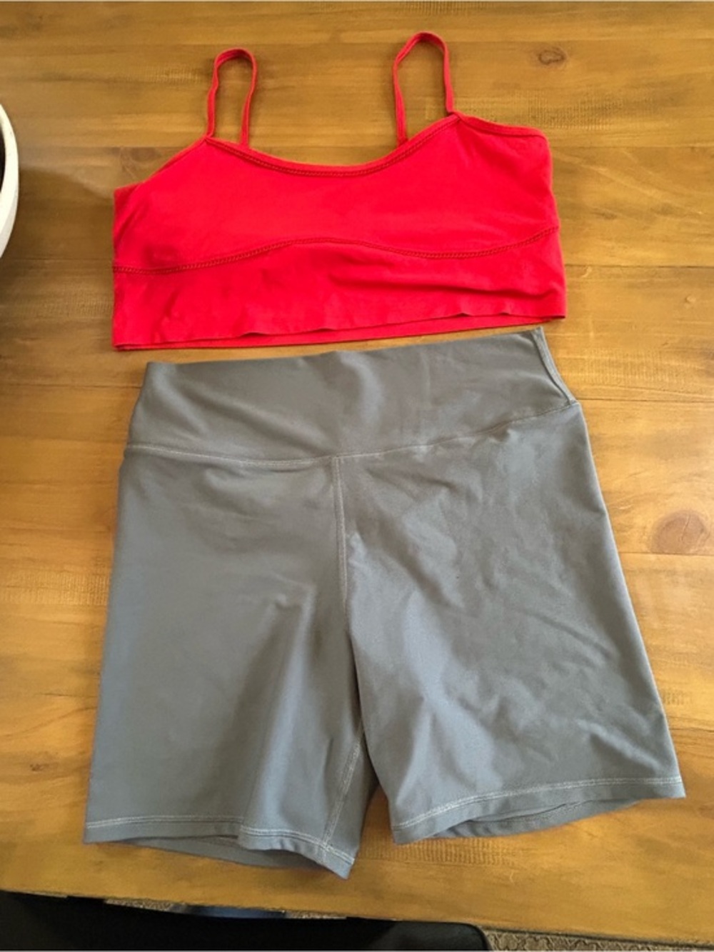 A&F YPB High-Waist Women’s Active Shorts in Gray with Red Sports Bra